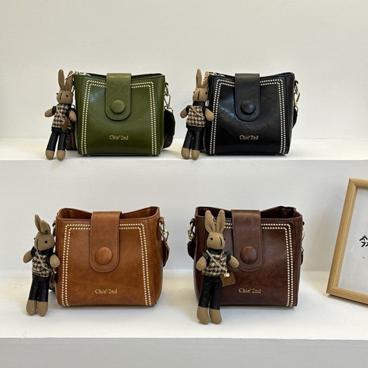 Nuria | Bolso Bucket Vintage con Charm de Conejito, Hombro y Bandolera
