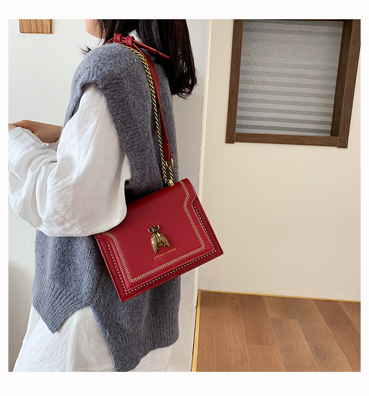 Valeria | Bolso Bandolera Vintage con Detalles Artesanales y Cadena Dorada
