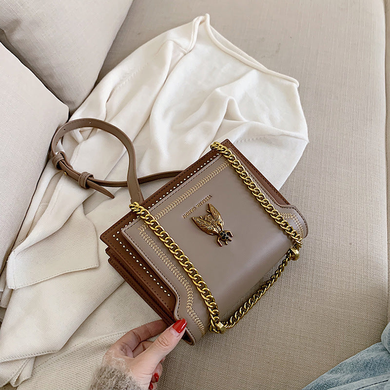 Valeria | Bolso Bandolera Vintage con Detalles Artesanales y Cadena Dorada