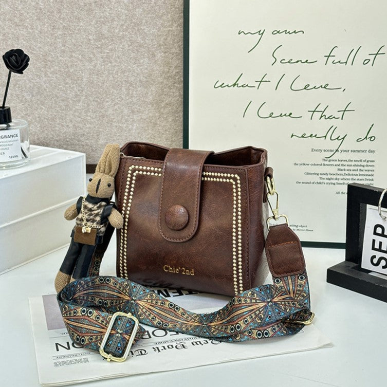 Nuria | Bolso Bucket Vintage con Charm de Conejito, Hombro y Bandolera