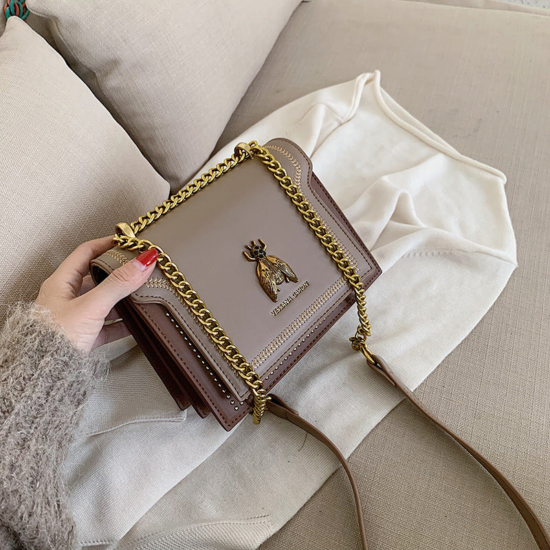 Valeria | Bolso Bandolera Vintage con Detalles Artesanales y Cadena Dorada