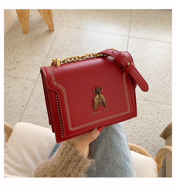 Valeria | Bolso Bandolera Vintage con Detalles Artesanales y Cadena Dorada