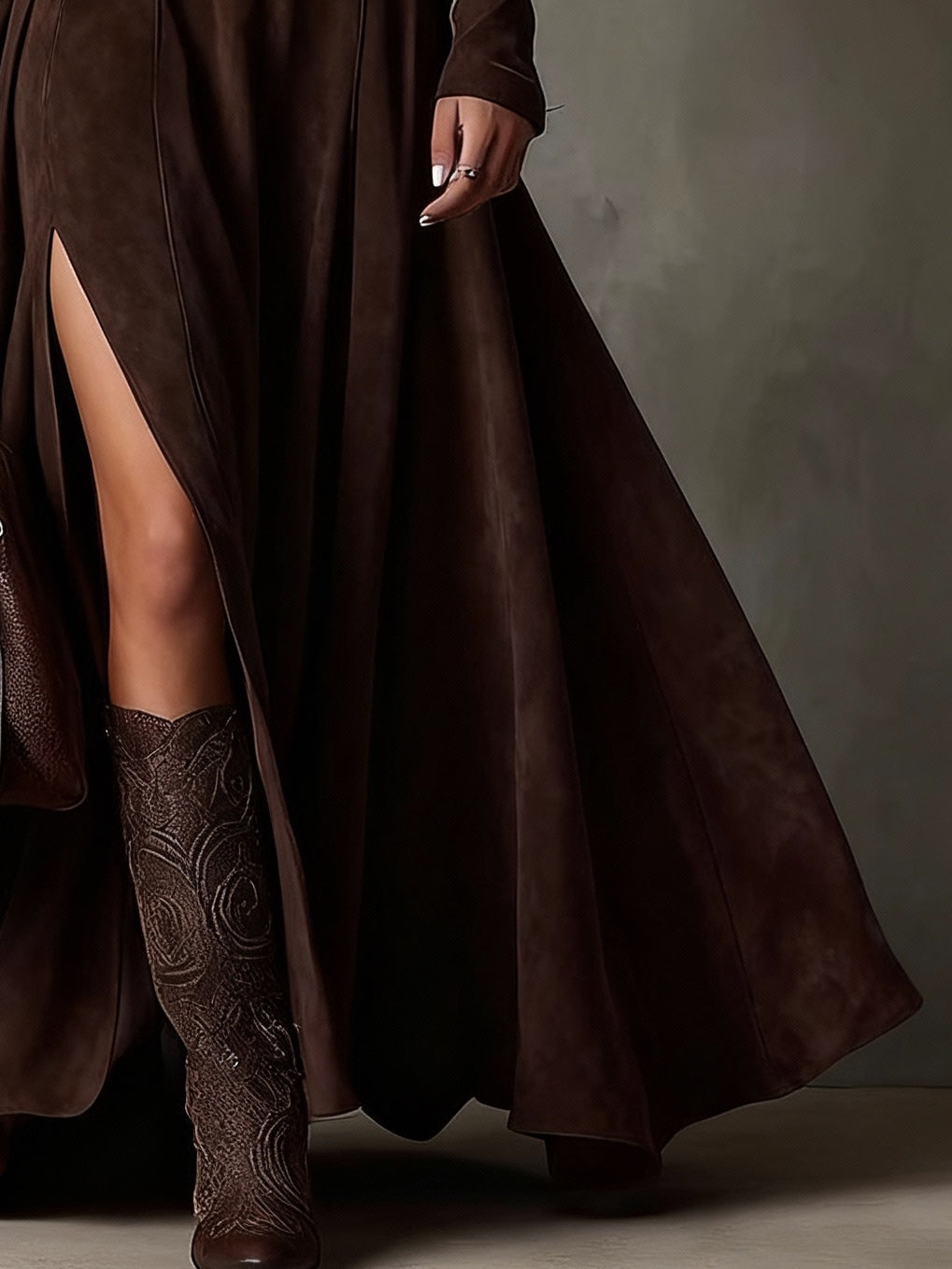 Silvia | Vestido Maxi de Ante Sintético con Cuello Alto y Abertura